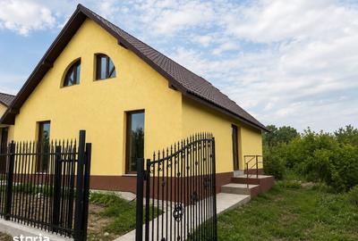 Casă cu 2 camere cu Teren 450 Mp în Podu Roș