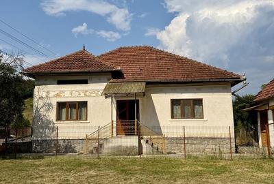 Casă cu 4 camere decomandat în Central