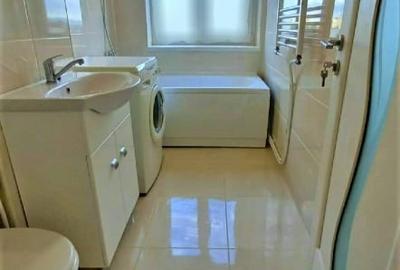 Apartament cu 3 camere decomandat, mobilat în Central
