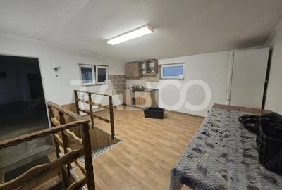 Apartament cu 4 camere decomandat în Slimnic - 1
