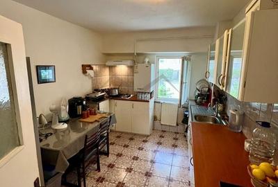 Apartament cu 3 camere decomandat în Aleea Tudor Neculai