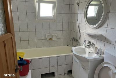 Apartament cu 3 camere decomandat în Între Lacuri