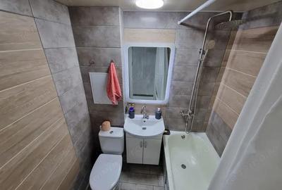 Garsonieră decomandată în Romană