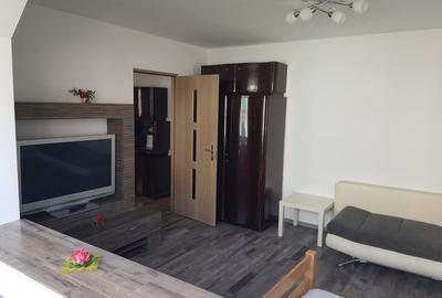 Apartament cu 2 camere semidecomandat în Micro I - 4