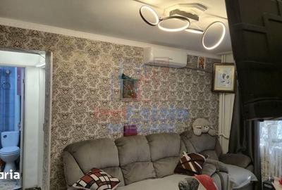 Apartament cu 3 camere decomandat în Podu Roș