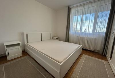 Apartament cu 2 camere semidecomandat, mobilat în Central