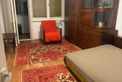 Apartament cu 3 camere semidecomandat în Complex Studențesc