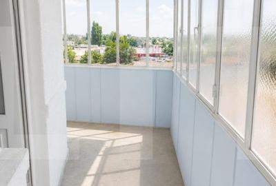 Apartament cu 3 camere decomandat în Sud