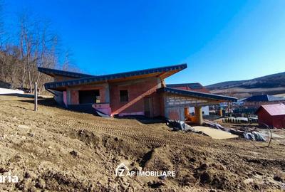 Casă cu 4 camere cu Teren 600 Mp în Livezeni