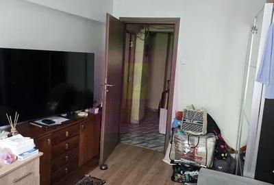 Apartament cu 3 camere în Tei