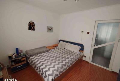 Apartament cu 3 camere decomandat în Micro 11 - 13
