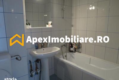 Apartament cu 3 camere semidecomandat în Gara de Nord
