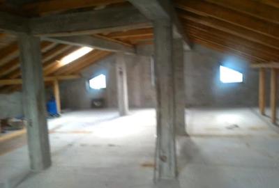 Casă cu Teren 1093 Mp în Central