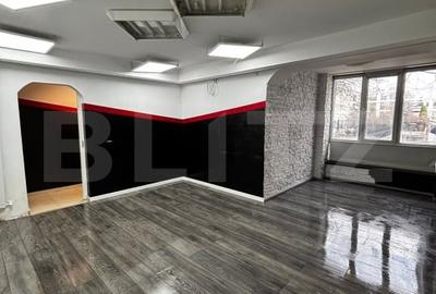 Apartament cu 4 camere decomandat, mobilat în Central