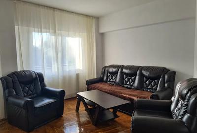 Apartament cu 3 camere decomandat în Complex Studențesc