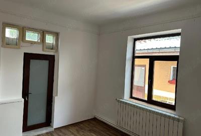 Casă individuală cu 7 camere cu Teren 160 Mp în Rahova - 1