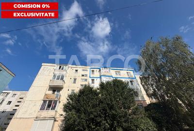 Apartament cu 3 camere semidecomandat, mobilat în Făgăraș