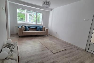 Apartament cu 3 camere semidecomandat în Viziru 1 - 3