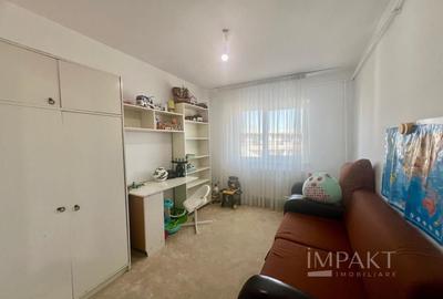 Apartament cu 3 camere decomandat în Zorilor