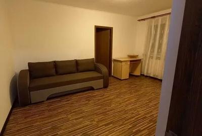 Apartament cu 2 camere semidecomandat, mobilat în Nord