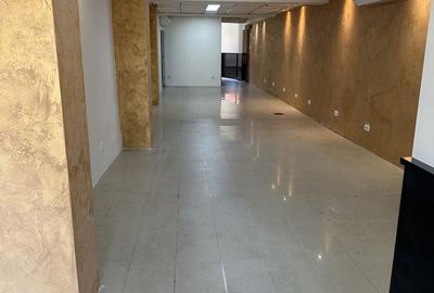 Spațiu comercial, de 200 mp, în Central
