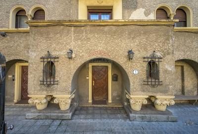 Apartament cu 10 camere decomandat, mobilat în Capitale - 53