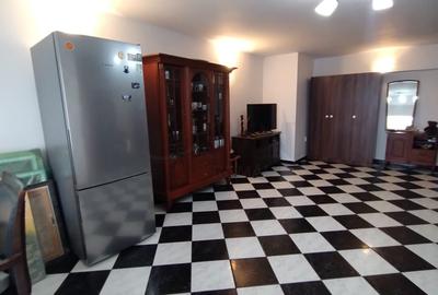 Apartament cu 3 camere decomandat în P-ța Unirii
