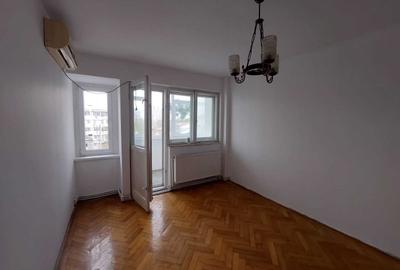 Apartament cu 3 camere semidecomandat în Gării
