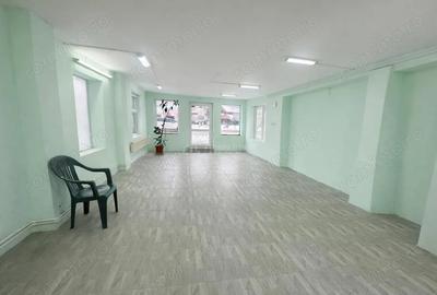 Spațiu comercial, de 60 mp, în Central - 3