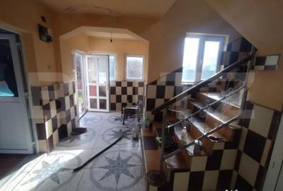 Casă cu 5 camere cu Teren 1000 Mp în Central