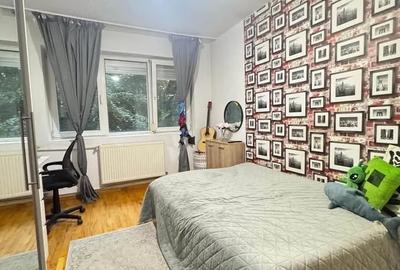 Apartament cu 3 camere decomandat în Apusului