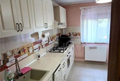 Apartament cu 3 camere decomandat în Aradului
