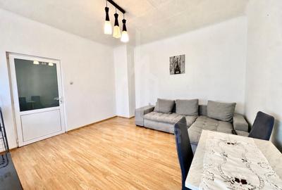 Apartament cu 3 camere decomandat în Piața Cluj