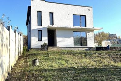 Casă cu 5 camere cu Teren 1095 Mp în Nisipoasa - 1