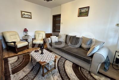 Apartament cu 4 camere decomandat, mobilat în Mihai Viteazul