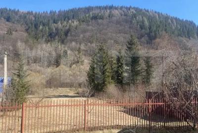 Casă cu 7 camere cu Teren 2000 Mp în Central