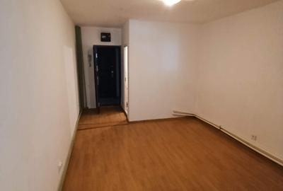 Garsonieră decomandată în Gară