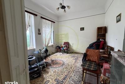 Casă cu 3 camere nedecomandat cu Teren 200 Mp în Central