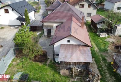 Casă cu 4 camere cu Teren 600 Mp în Central
