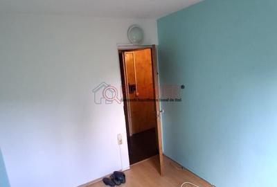 Apartament cu 3 camere semidecomandat în Berceni - 3