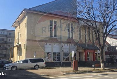 Spațiu comercial, de 704 mp, în Central - 6