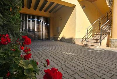 Casă individuală cu 7 camere cu Teren 1723 Mp în Hărman