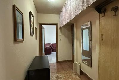 Apartament cu 3 camere în Malu Roșu