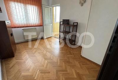 Apartament cu 4 camere decomandat în Ștrand