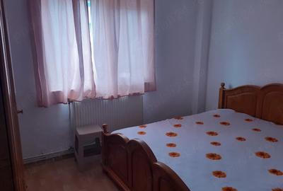 Apartament cu 3 camere semidecomandat în Republicii