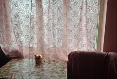 Apartament cu 3 camere semidecomandat în Spital