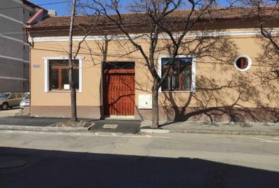 Casă cu 2 camere în Decebal - 1