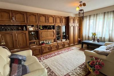 Apartament cu 4 camere decomandat în Central