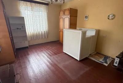 Casă cu 3 camere cu Teren 339 Mp în Central