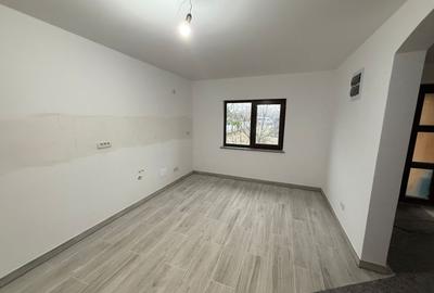 Casă individuală cu 4 camere cu Canalizare în Central - 1